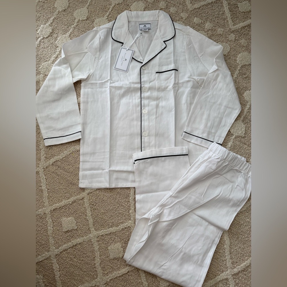 New PETITE PLUME
Kids White Pajama Set with Navy Piping